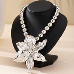 Big Flower Pendant Beaded Necklace